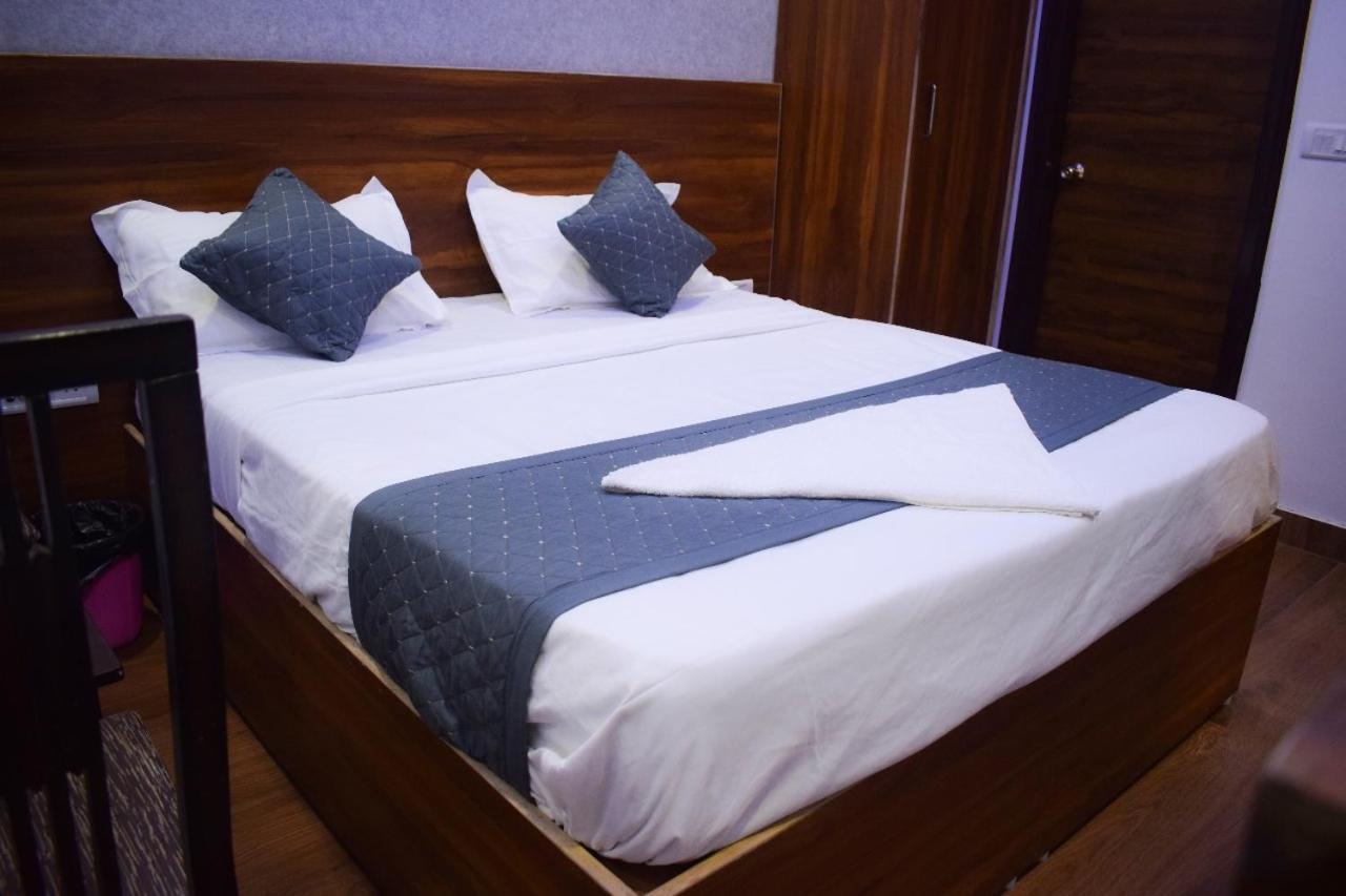 Surya International Bed & Breakfast Ню Делхи Екстериор снимка