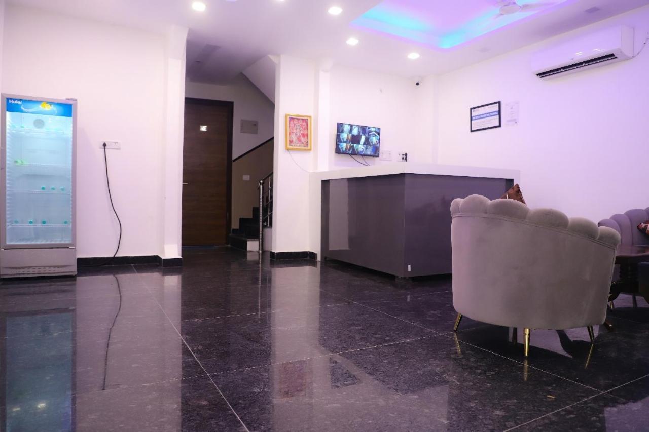 Surya International Bed & Breakfast Ню Делхи Екстериор снимка
