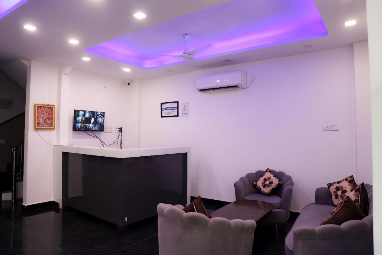 Surya International Bed & Breakfast Ню Делхи Екстериор снимка