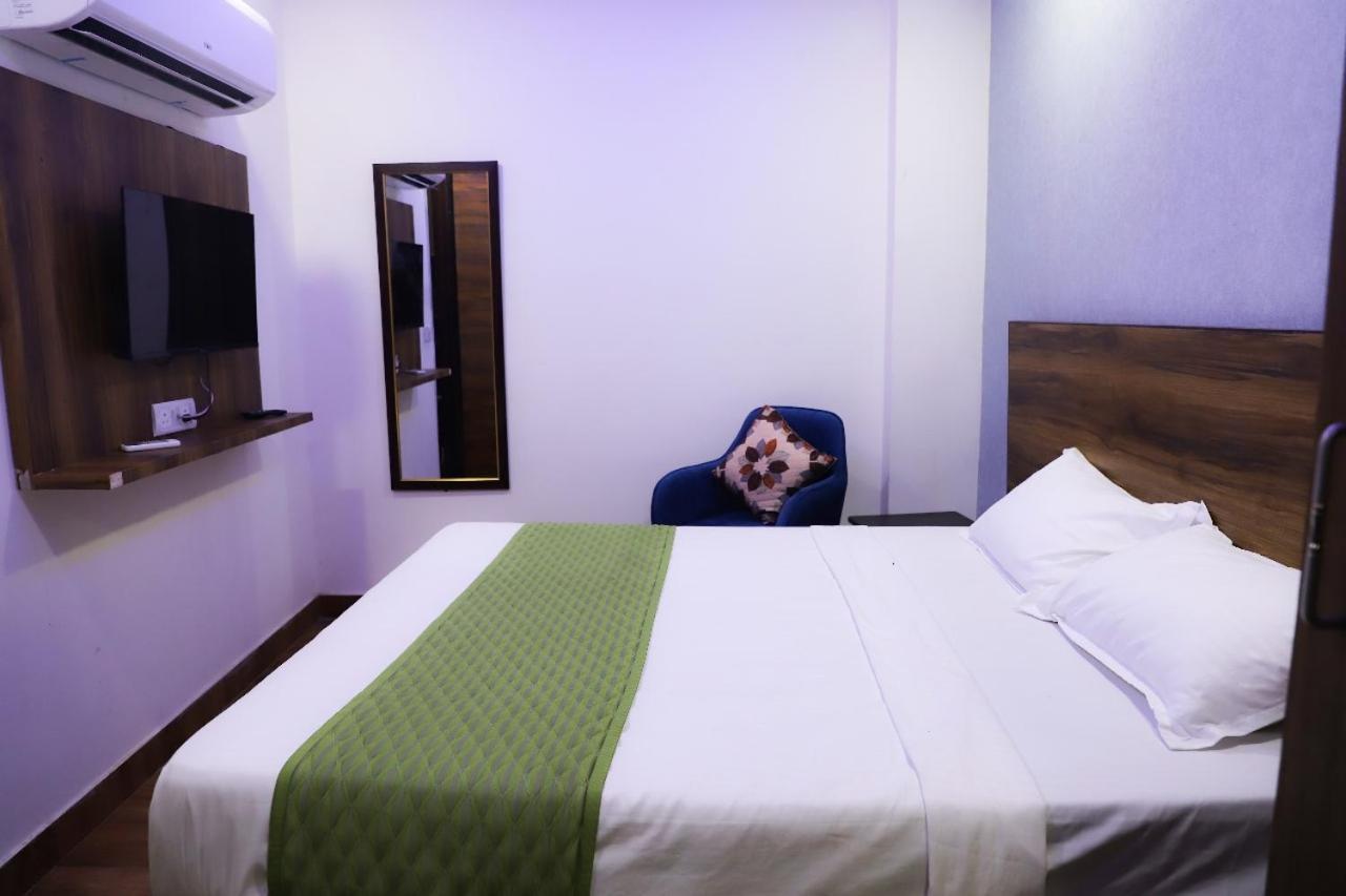 Surya International Bed & Breakfast Ню Делхи Екстериор снимка