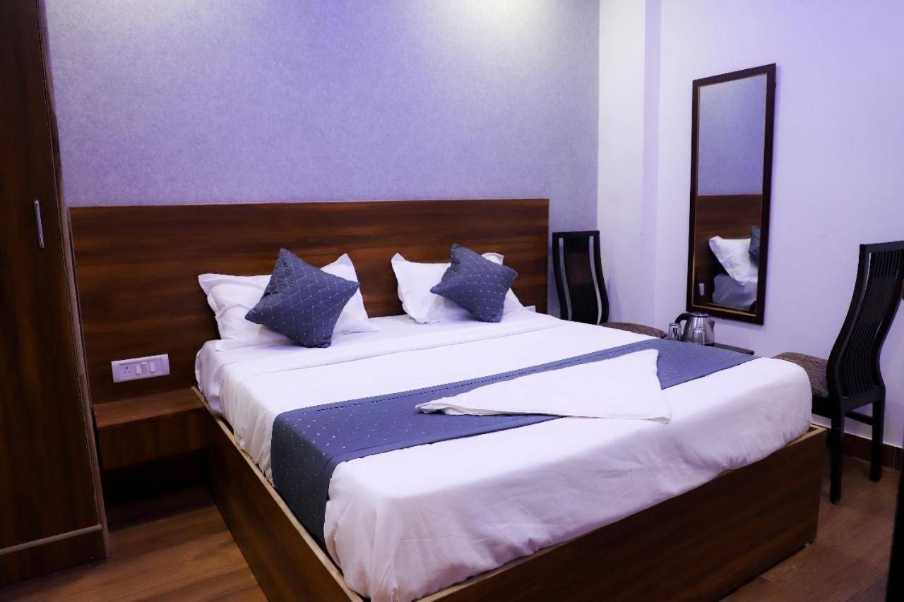 Surya International Bed & Breakfast Ню Делхи Екстериор снимка