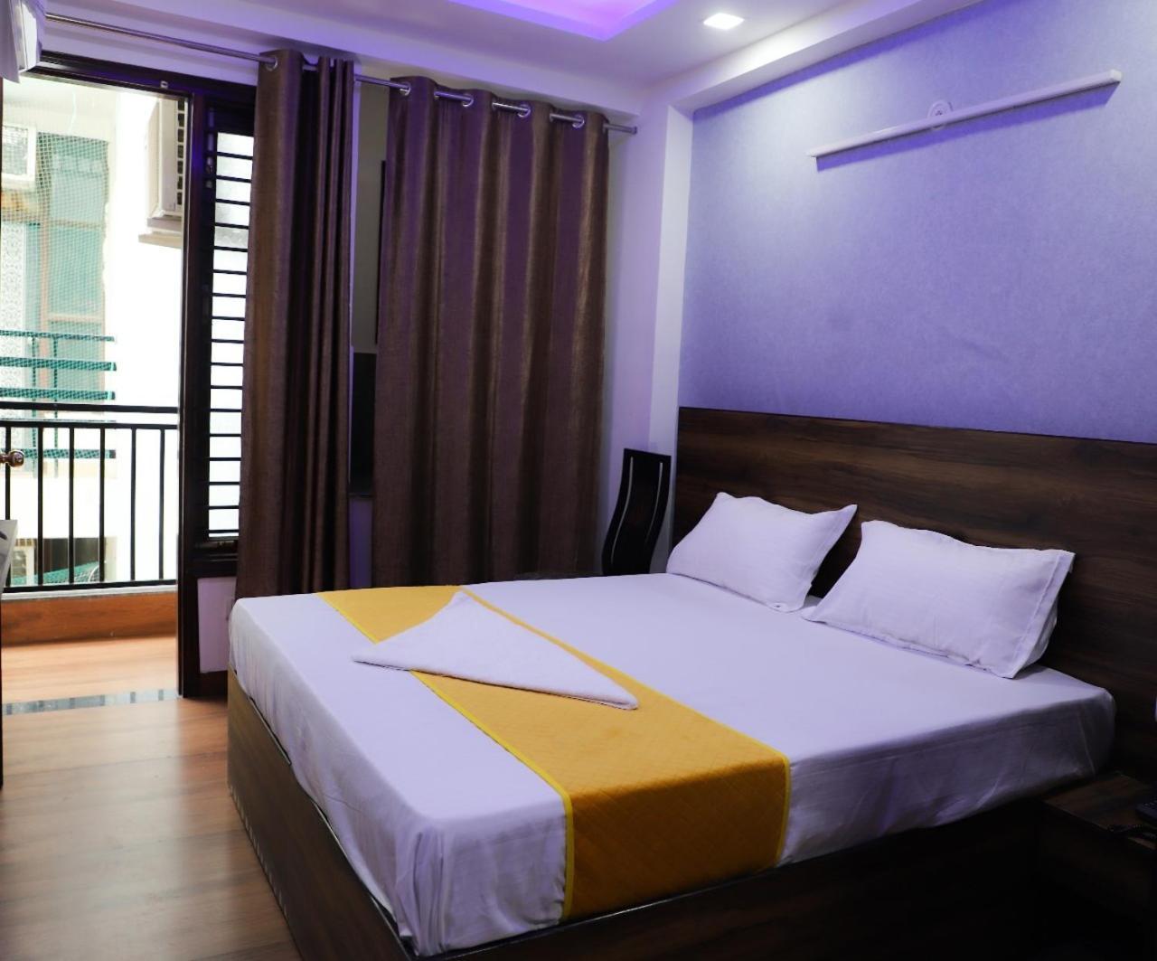 Surya International Bed & Breakfast Ню Делхи Екстериор снимка