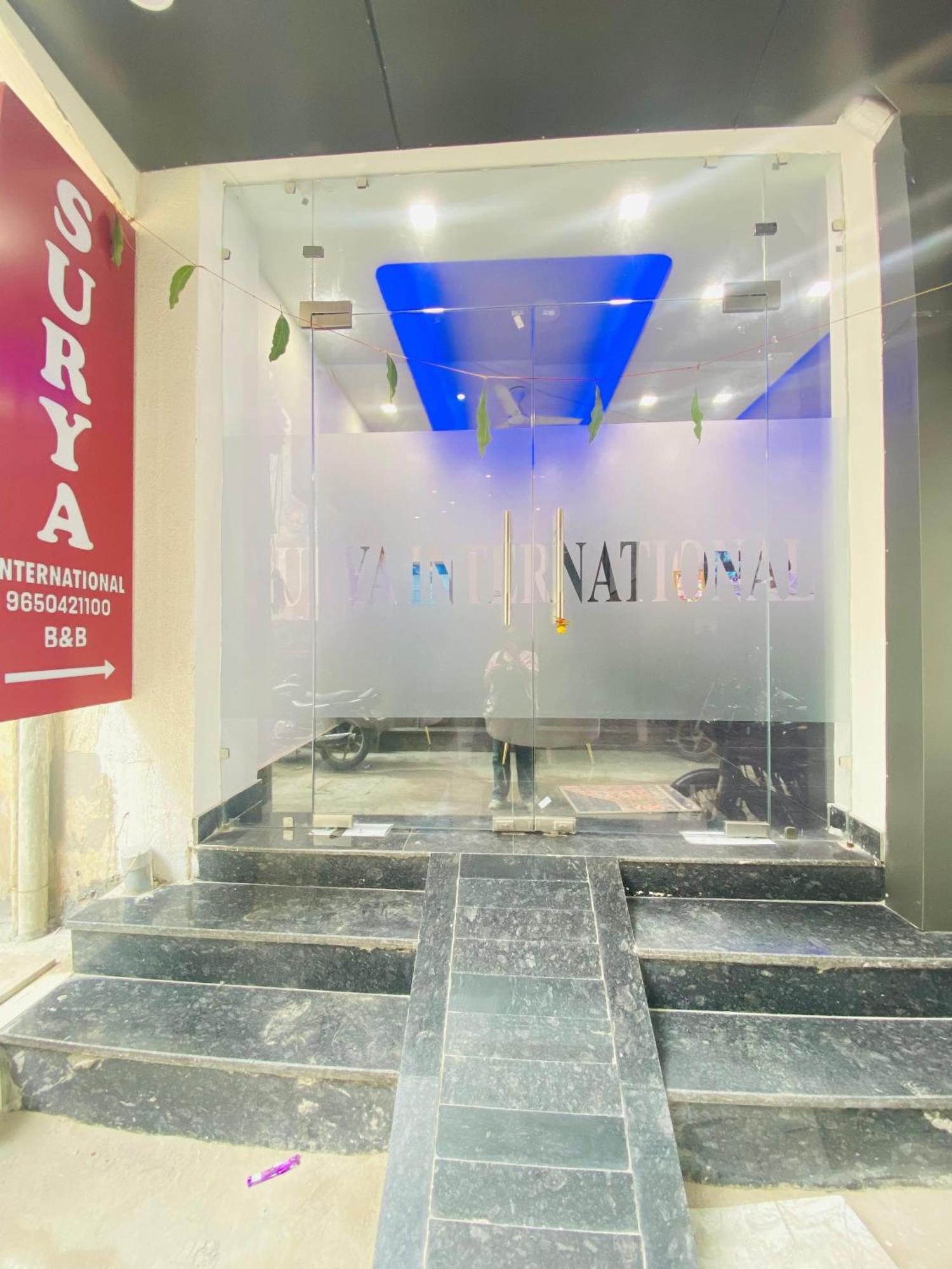 Surya International Bed & Breakfast Ню Делхи Екстериор снимка