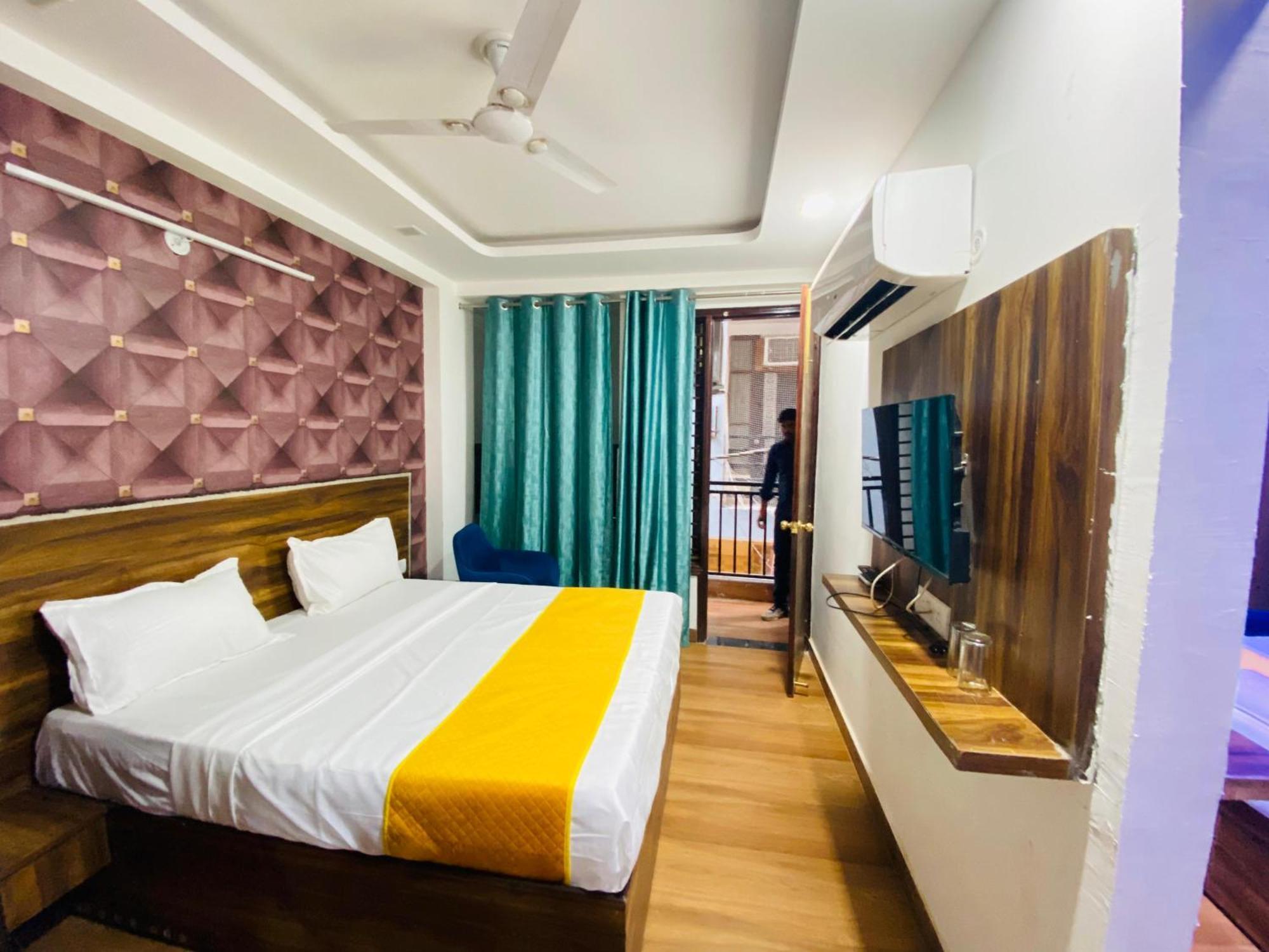 Surya International Bed & Breakfast Ню Делхи Екстериор снимка
