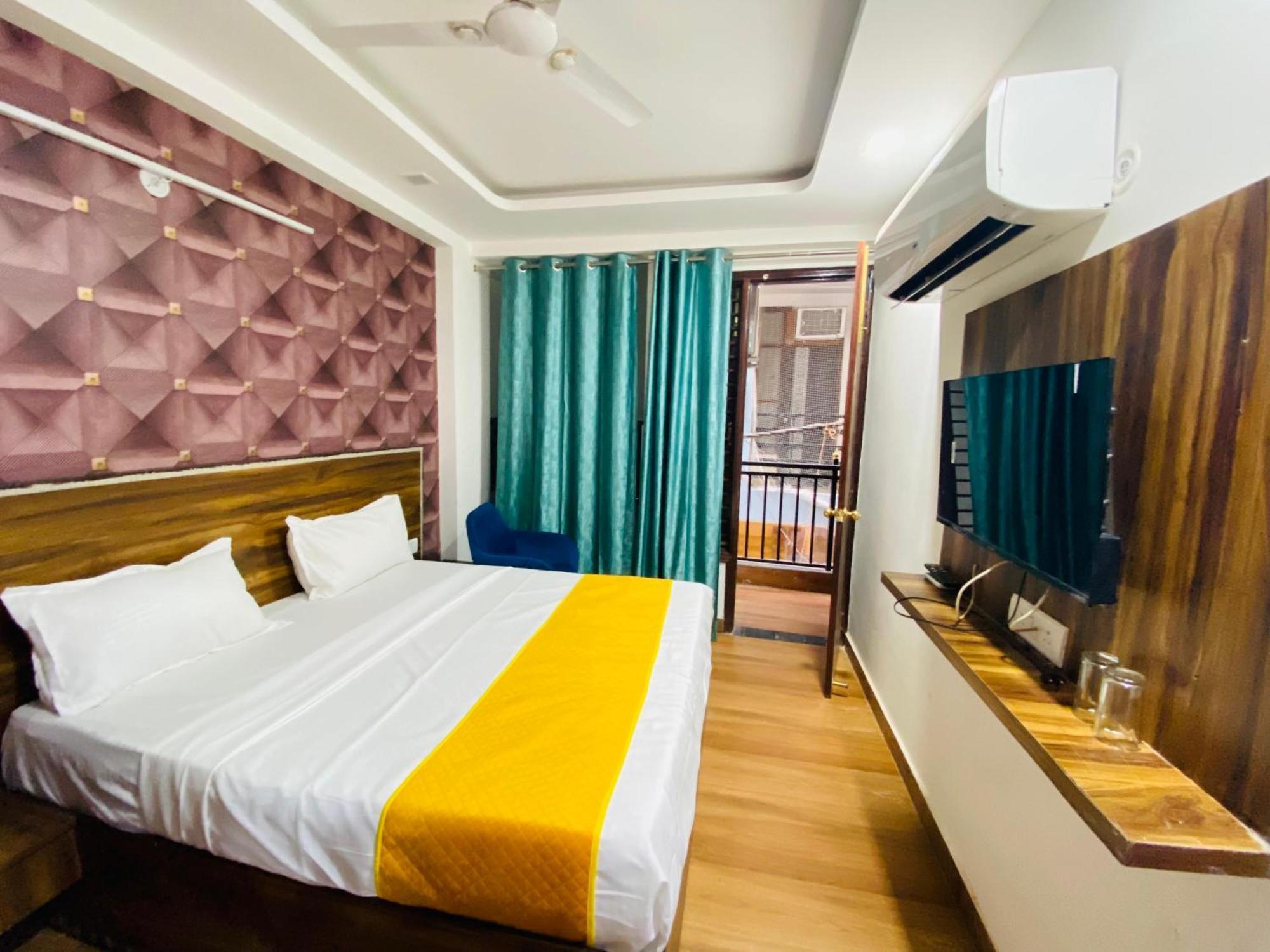 Surya International Bed & Breakfast Ню Делхи Екстериор снимка