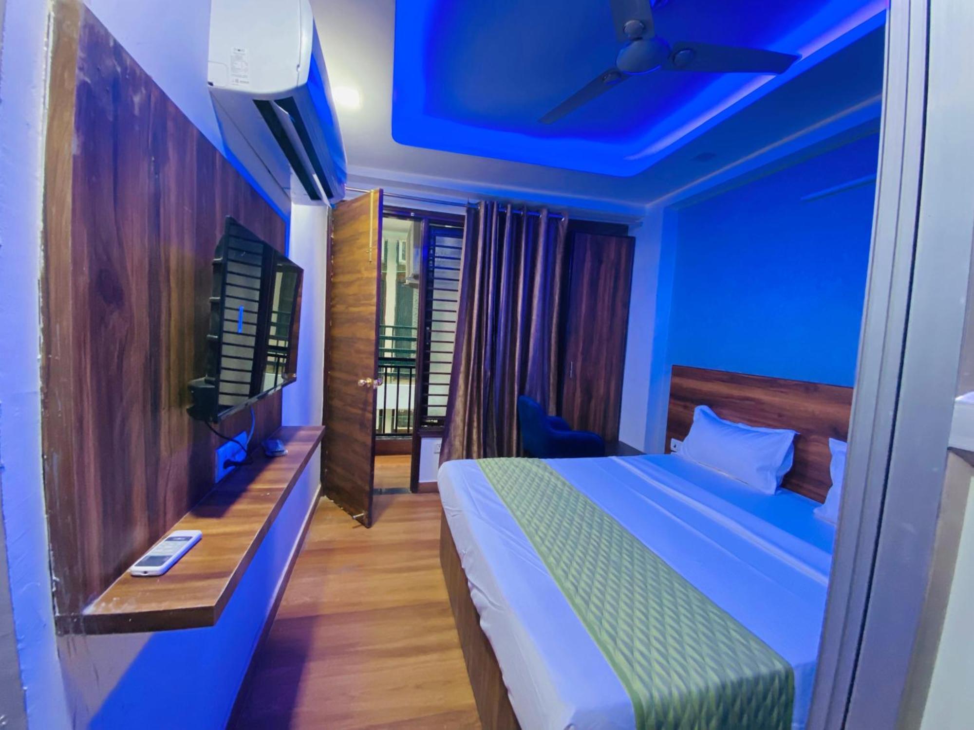 Surya International Bed & Breakfast Ню Делхи Екстериор снимка