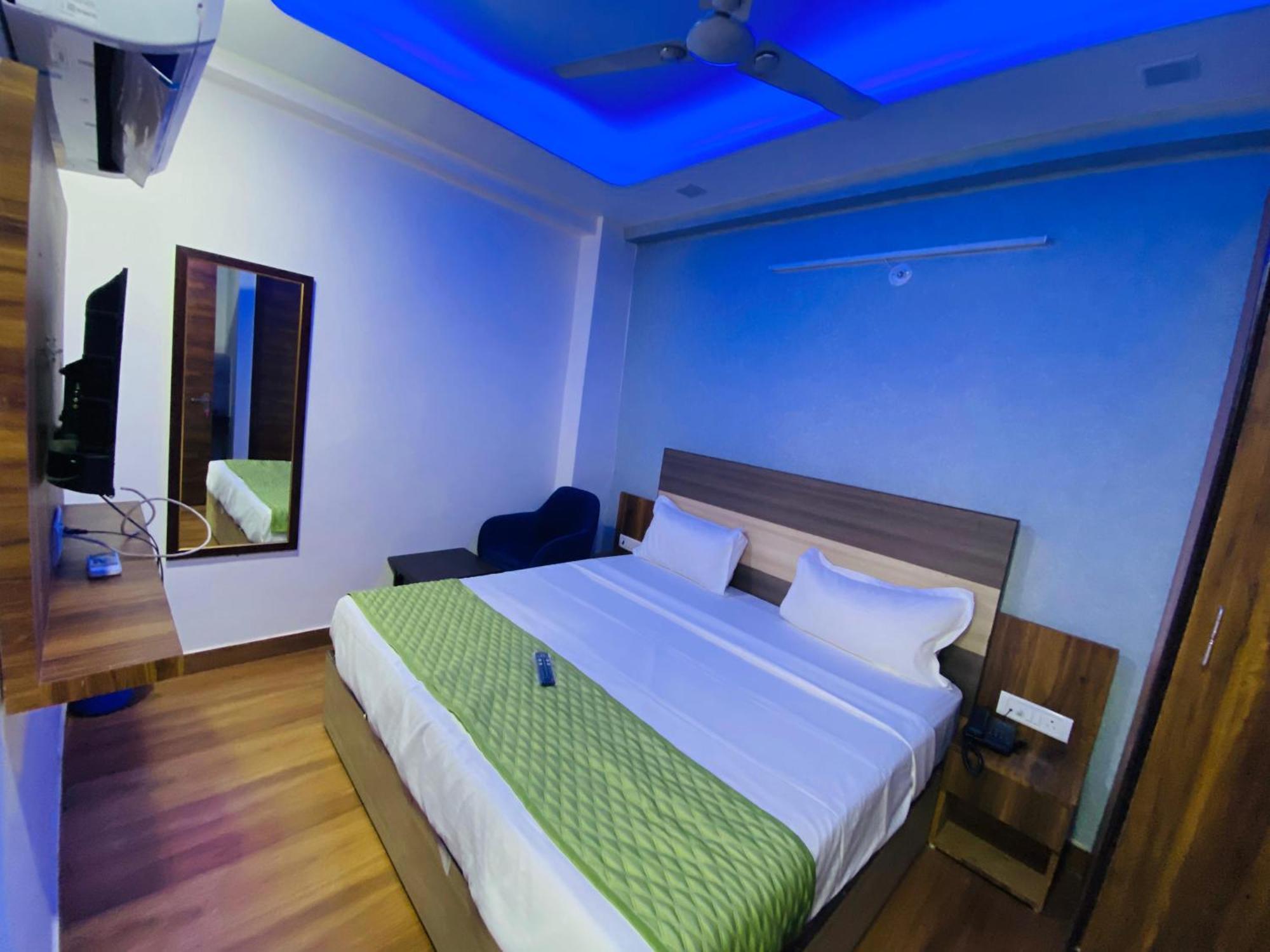 Surya International Bed & Breakfast Ню Делхи Екстериор снимка