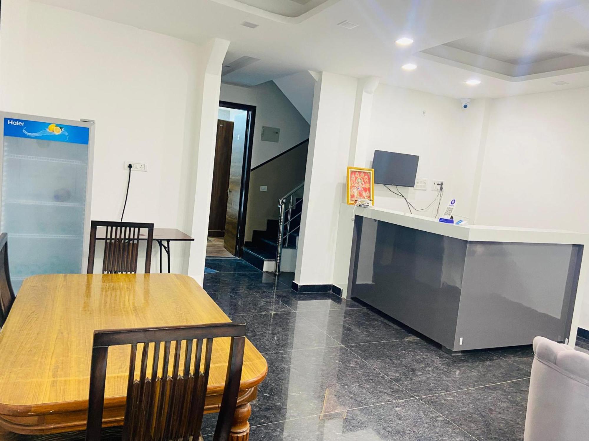 Surya International Bed & Breakfast Ню Делхи Екстериор снимка