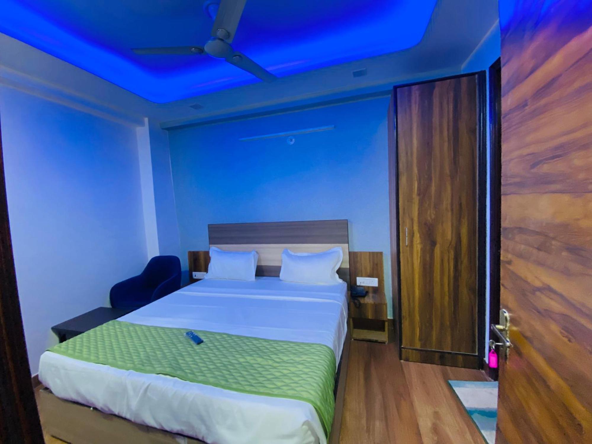 Surya International Bed & Breakfast Ню Делхи Екстериор снимка